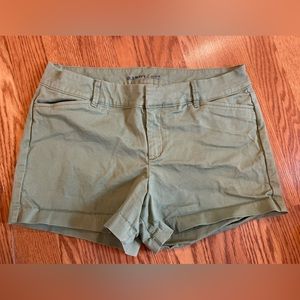 Old Navy Pixie khaki shorts